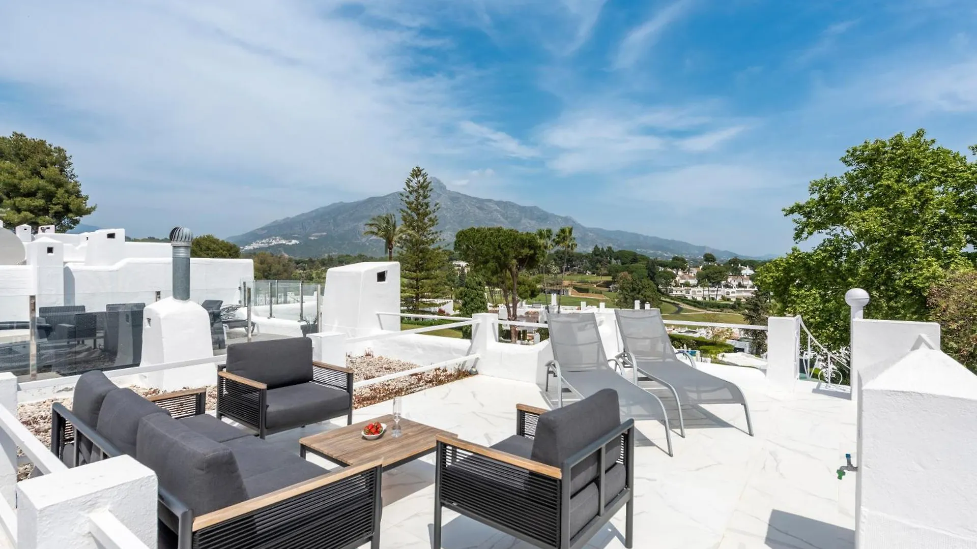 Azahara 2, Contemporary Scandinavian Style Open Plan Apartment With 2 Terraces Marbella