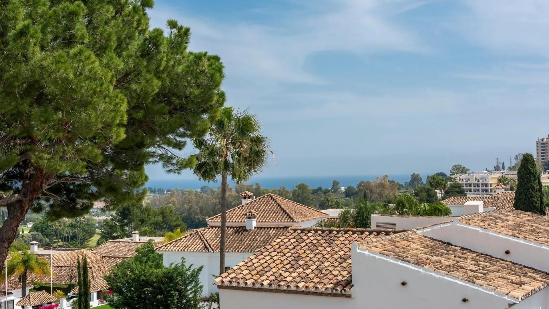 Azahara 2, Contemporary Scandinavian Style Open Plan Apartment With 2 Terraces Marbella