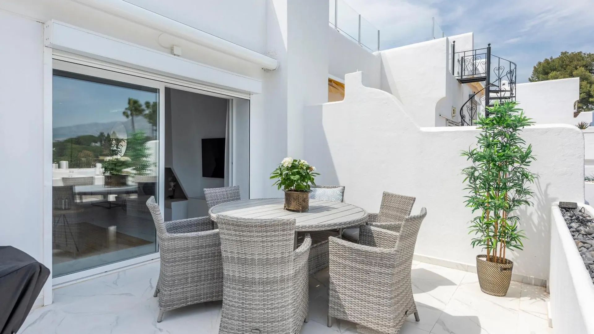 Azahara 2, Contemporary Scandinavian Style Open Plan Apartment With 2 Terraces Marbella