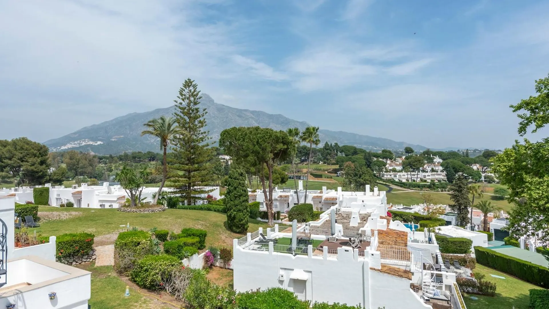 Azahara 2, Contemporary Scandinavian Style Open Plan Apartment With 2 Terraces Marbella