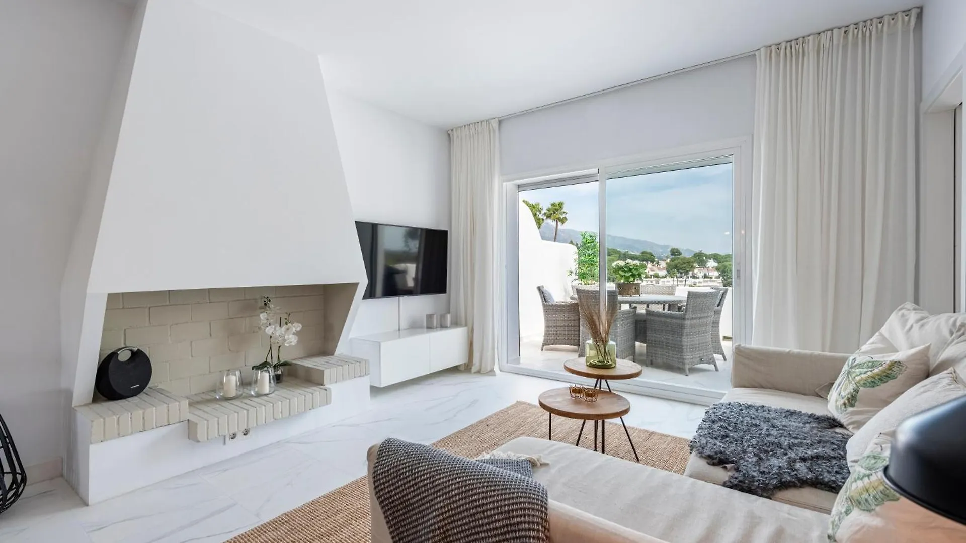 Azahara 2, Contemporary Scandinavian Style Open Plan Apartment With 2 Terraces Marbella